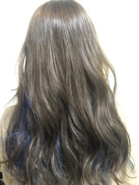 ホッティライクヘア(hottie like hair) ロングヘアのふんわりパーマスタイル