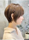 ショートボブ 切りっぱなし 前下がり レイヤーミディアムボブ
