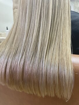 アユラ イオン八戸田向店(AyuRa) 10代20代30代プラチナホワイトゴールドカラー