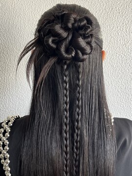 リレーション(Relation) ハーフアップのカチモリヘア