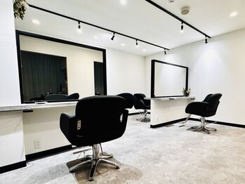 ジェムヘアスタジオ 平塚西口店(Gem Hair Studio)の写真/少人数で、店内も席と席が離れており、ゆったりした空間づくりをしております！