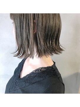 ミント(mint) 切りっぱなしボブ×赤み除去グレージュ♪