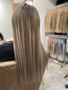 フツーロ 栄(FUTURO) プルエクステ エクステ メッシュスタイル ロングヘア