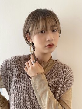 イヴォークトーキョーオーサカ(EVOKE TOKYO osaka) マッシュショート 耳かけ 丸み フェイスフレーミング カラー