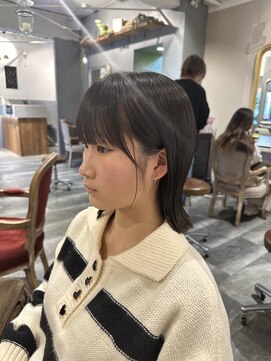 ラウンジ 鶴見(Lounge) 切りっぱなしボブストレートボブ耳掛けヘアタイトボブ
