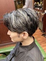 ブロートーキョー(BroTokyo)&nbsp;MEN'Sツーブロック白髪メッシュ刈り上げスタイルbarber