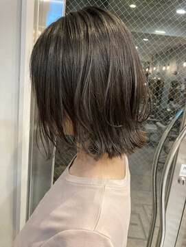 カルゥグラッシー(KALOU glassi) パツッとボブレイヤー×オリーブグレージュ☆【中村隆寛】