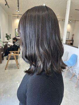 エミュ(emu.) 春のカラーチェンジにも◎やわらかグレージュ