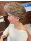 ハイトーングレージュ。