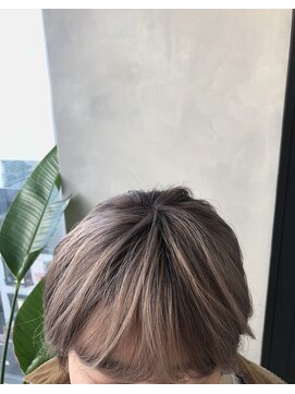 エイト ヘアサロン 渋谷本店(EIGHT) ミルクティーブロンド_新田 廉_0126