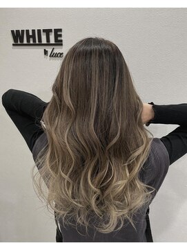 アンダーバーホワイト 阪神西宮店(_WHITE) イルミナバレイヤージュカラー デザインカラー