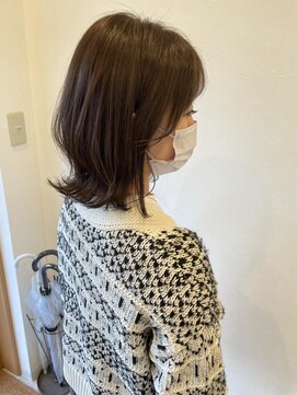 ラテ ヘア リリィ(latte hair lily) 大人可愛い/外はねボブ