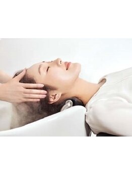 健康な髪は頭皮から！ヘッドスパで血行を改善し美しい髪へ＊心地良い力加減で頭皮をほぐし疲れ目にも◎