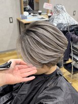 ジゼル 小倉(GiseL)&nbsp;ハンサムショート/ホワイトシルバー/シャドールーツ