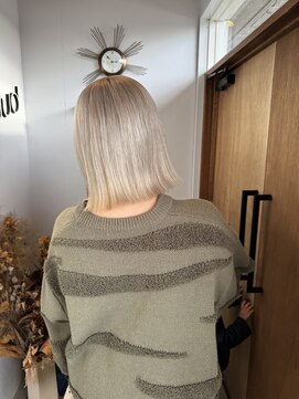 ニュード(niud) ホワイトブロンド