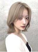 ミルクティーベージュセンター分け大人ボブ20代
