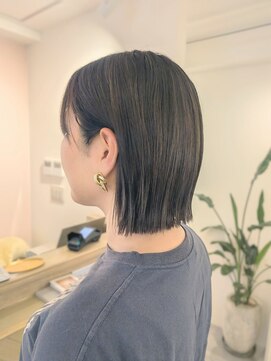 アットティー 金沢八景(at tee...) 白髪ぼかしハイライト×きりっぱなしボブ