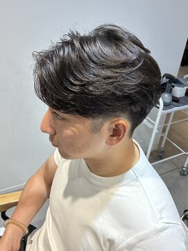 カルゥグラッシー(KALOU glassi) フェザーパーマ・センターパート