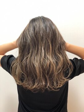 アズビー(azBBB) 【佐賀/ａｚＢＢＢ】外国人風Ｗ３Ｄカラー×波巻スタイル