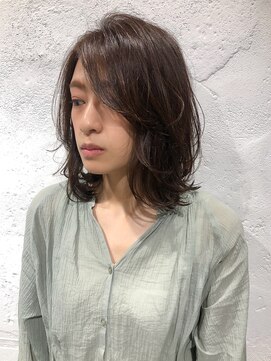 ボウ(BEAU) 大人っぽさを引き立たせる秋色カジュアルブラウンミディ