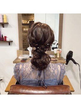 ニコラ(Nicora) 華やかローポニーアレンジ