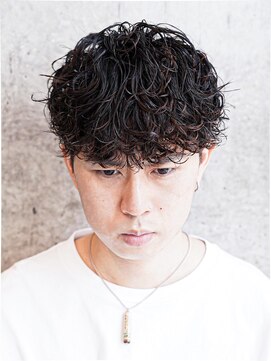 アルファ 新宿(alpha) フェザーパーマ/ブルーブラック/刈り上げセンターパート[新宿]