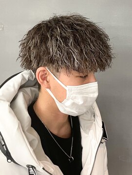 バース バイ ハピネス(BIRTH by happiness) men'sホワイトハイライト ツイストスパイラルパーマ ツイスパ