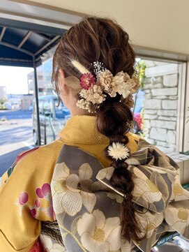 マカロンコワフュールドウシワカマル(macaron coiffure de ushiwakamaru) 成人式アップ