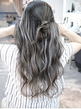 マリアナ(Mariana) ハイライトショートヘアレイヤーカットダブルカラー