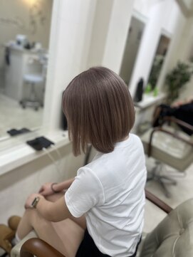 カリーナ(CARINA) ハイトーンカラー/グレージュカラー