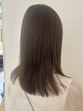 オリーブベージュ