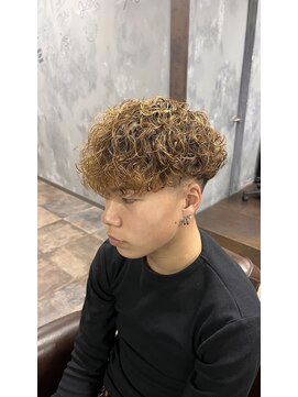 ワールドシップコウベ(WORLD SHIP KOBE) 茶髪スペインカール