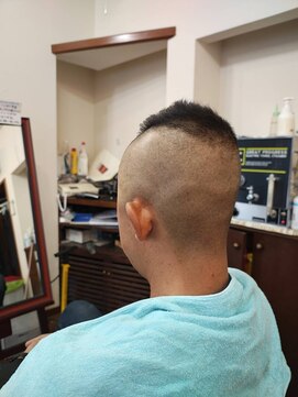 ヘアーサロンアキノ モヒカンヘアー