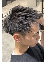 アンダーバーホワイト(_WHITE) ラフな動きが映える無造作メンズショートパーマ