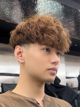 フィフスパーク(fifth PARK) 渋谷スペインカールラルフカール刈り上げ高めツーブロックメンズ