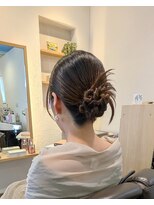 ももいろかぶとむし 【結婚式】最旬カチモリヘア。一日中崩れないタイトヘア