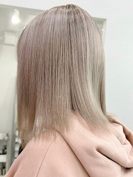 ウィコ 新宿(WICO) シルキーホワイト[新宿駅/フェミニン/モード/ダークアッシュ]