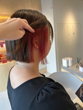 シダ(sida SAIIN) 【牧内】イヤリングカラーチェリーピンク/ボブヘア