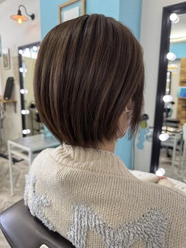 ウル(ulu) 逆さま生え癖　ショートスタイル　名東区透明感カラー