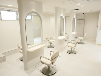 ルシエバイファブリック(Lucie by fabrique)の写真/少人数サロンだから周りを気にせず理想スタイルに♪トレンドから似合わせまでお任せください！