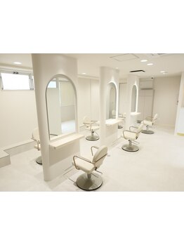 少人数サロンだから周りを気にせず理想スタイルに♪トレンドから似合わせまでお任せください！