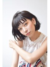 サークル(CIRCLE) マッシュショートカーキグレージュ大人かわいいフェザーバング