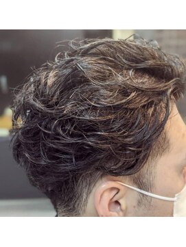 ワンワンオー バーバーショップ コンチネンタル(@110 BARBER SHOP continental) ニュアンスパーマ