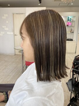 フェイバリットビューティシャルム(Favorite Beauty Charme) 筋感たっぷり細めハイライトカラー×切りっぱなしボブスタイル