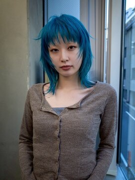 ギークス(GEEKS) 【GEEKS渋谷】ターコイズブルー/ウルフ/ミディアムレイヤー/小顔