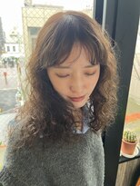 ビハインドザカーテン(BEHIND THE CURTAIN)&nbsp;くせ毛を活かしたロングレイヤー×オリーブベージュ