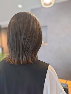 ムク(muku.) 艶感まとまる大人ボブ