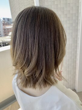 リグ 横浜(Lig.) くすみベージュレイヤーカット外ハネくびれレイヤーボブ