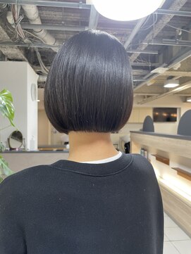 ユーリ(juli) ぱっっとボブ