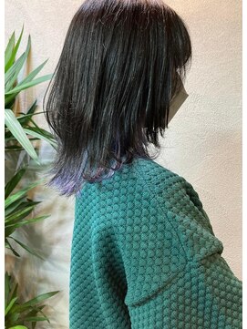 ネウィ 秋田(newi) ウルフカットでインナーチラ見せ◎